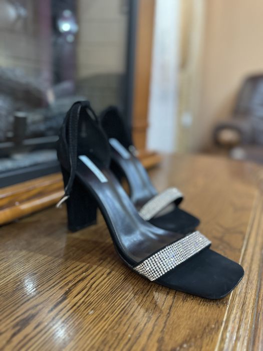 Босоножки на каблуке