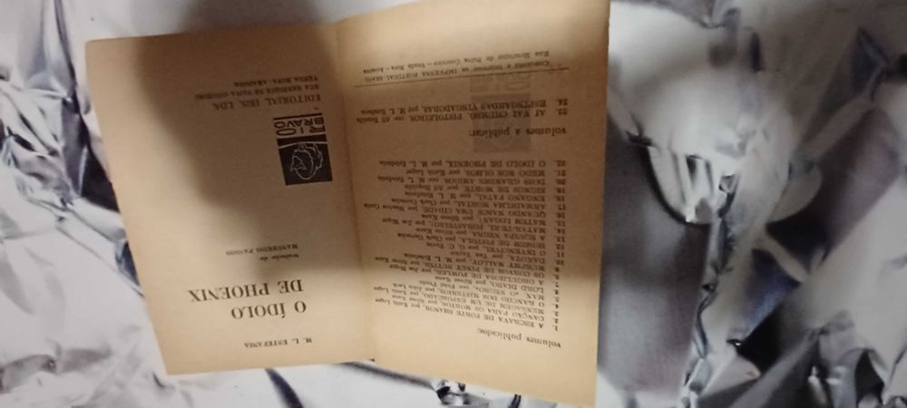 Livro _O Ídolo de Phoenix_