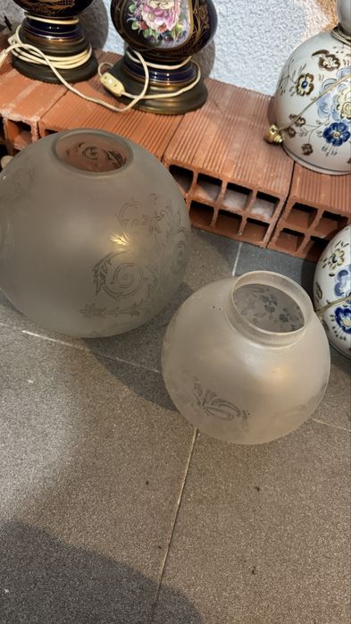 Dois abajurs antigos de vidro