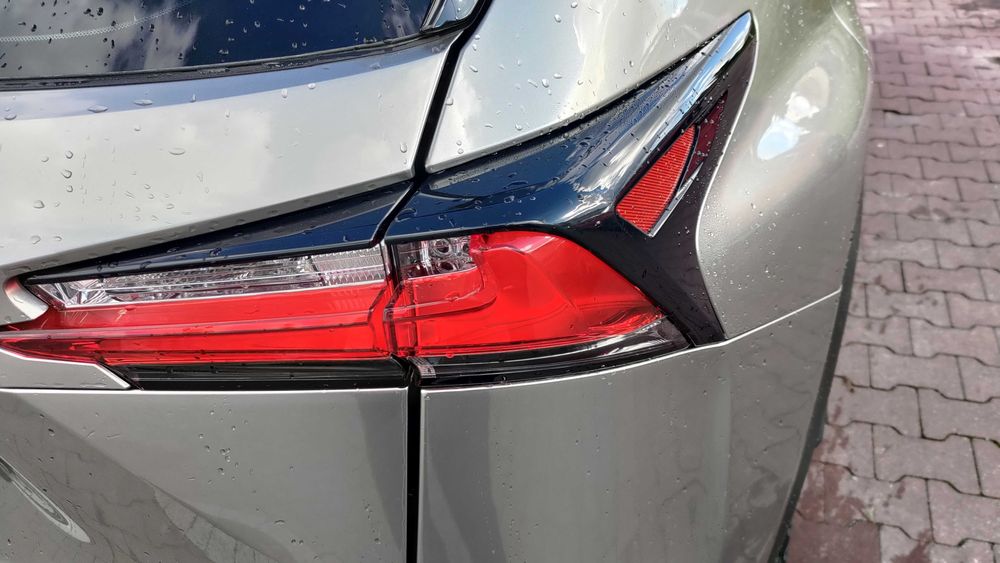 OKAZJA Sprzedam samochód osobowy SUV LEXUS NX 300h HYBRYDA 4x4