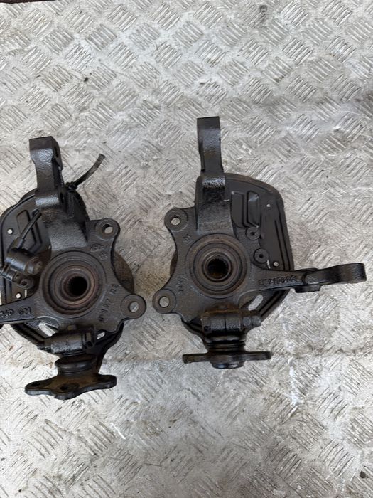 Цапфа кулак перед Опель комбо с opel combo c год 2003