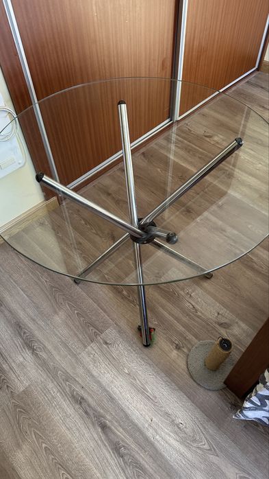 Mesa Redonda de Vidro Temperado com Pé Cromado Moderno