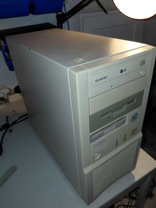 PC antigo Unisys Pentium 100MHz