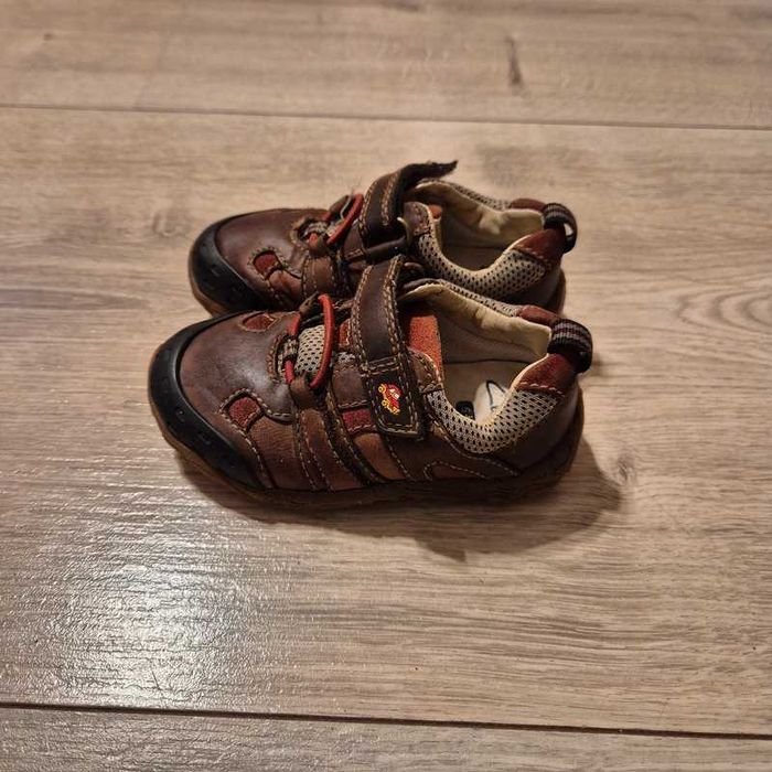 Clarks Brązowe skórzane adidaski 5.5