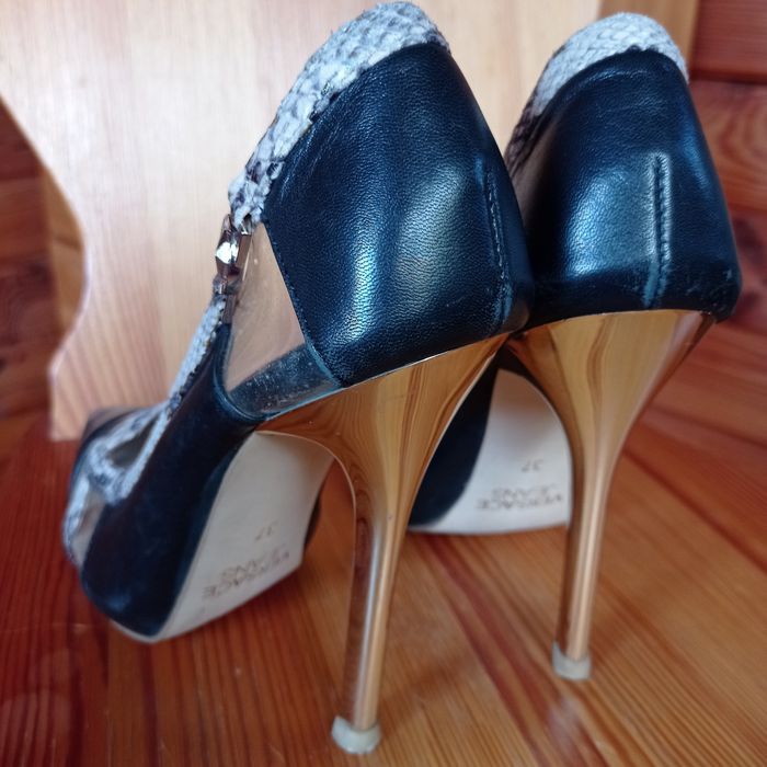 VERSACE oryginalne szpilki skóra r. 37