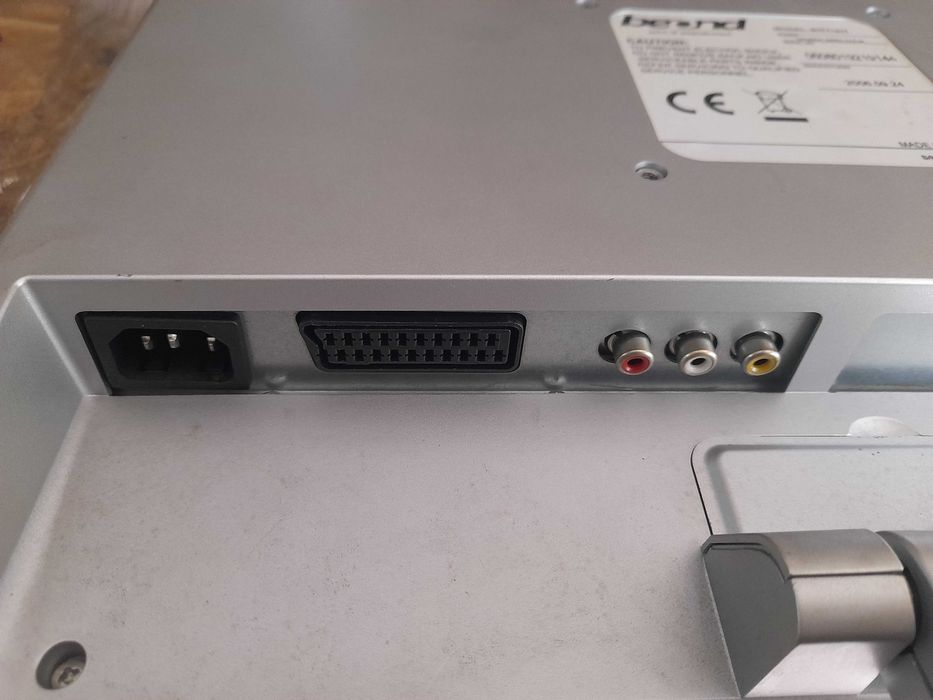 Monitor/TV Beond – BTFT1511 com comando à distância.