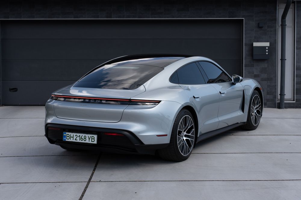 Porsche Taycan 2023