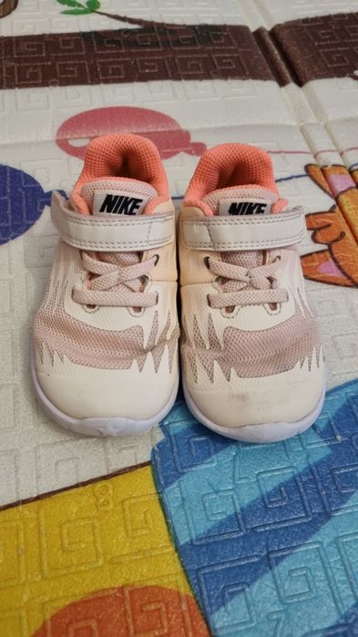 Кросівки Nike для дівчинки