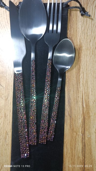 Ekskluzywny zestaw sztućców inkrustowany własnoręcznie