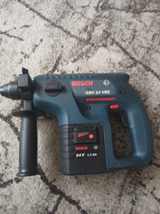 Sprzedam używaną młotowiertarkę firmy Boscha 24Wolt akumulatory