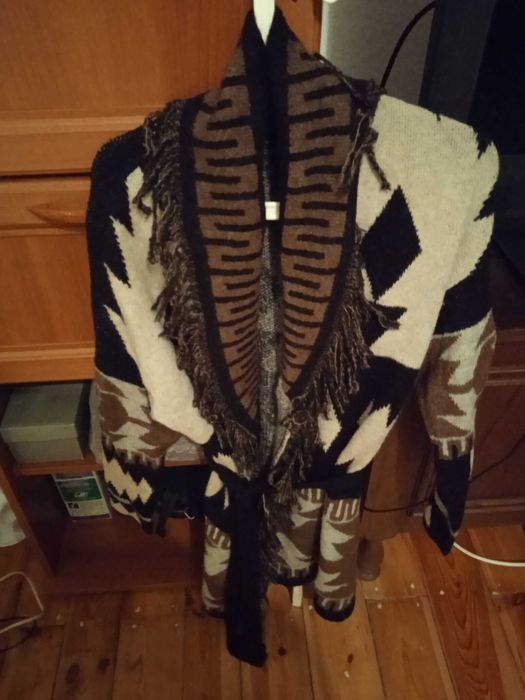 Gruby ciepły damski sweter z wiazaniem