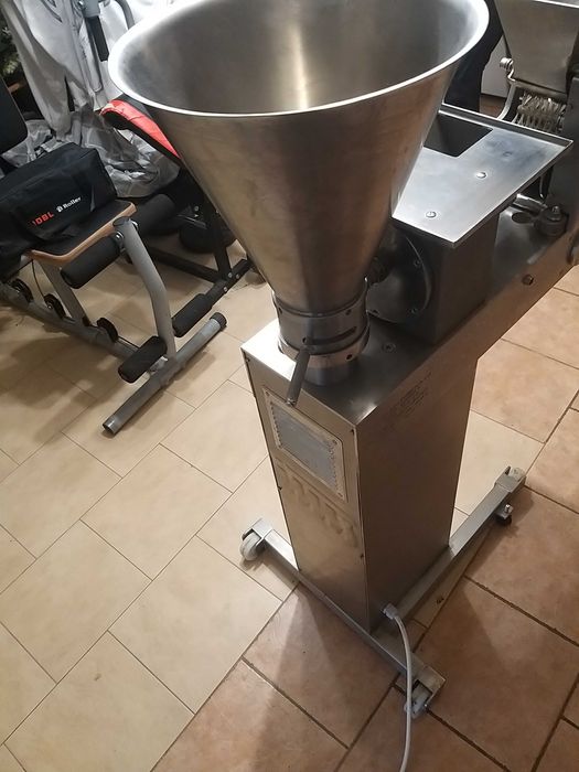 Maszyna do pierogów formierka,01MG5 pierogarka ze stołem do odbierania