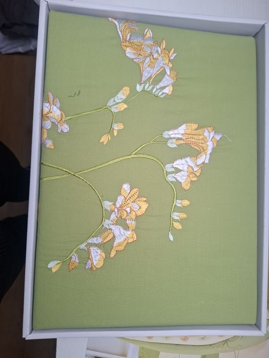 Sprzedam komplet pościeli haftowanej