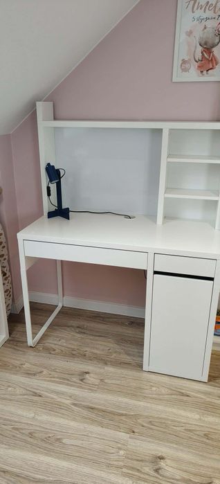 Biurko z nadstawką Ikea MICKE białe plus krzesełko i lampka.