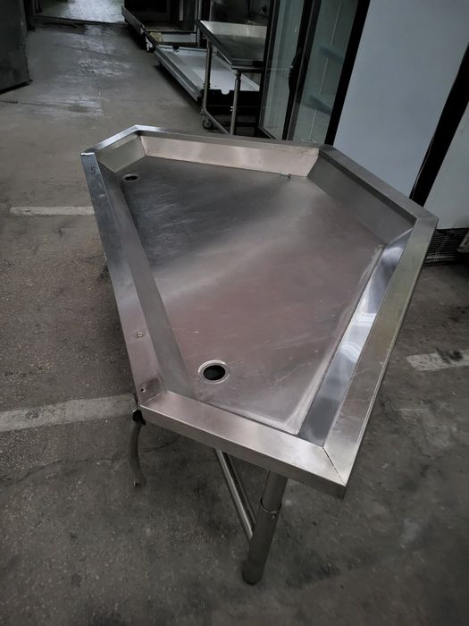 Холодильний стіл вугловий