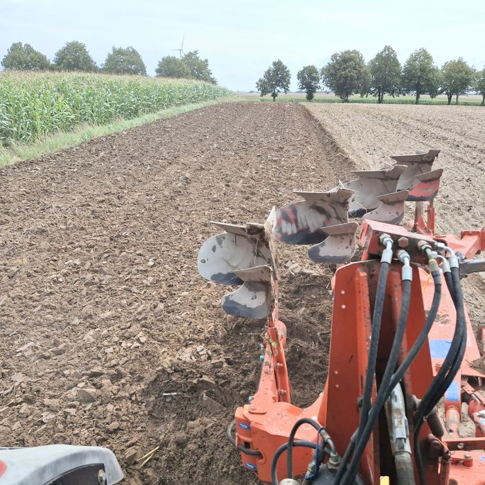 Pług obrotowy Kuhn Varimaster 4 skibowy (4+1) Zabez Hydrauliczne Ładny