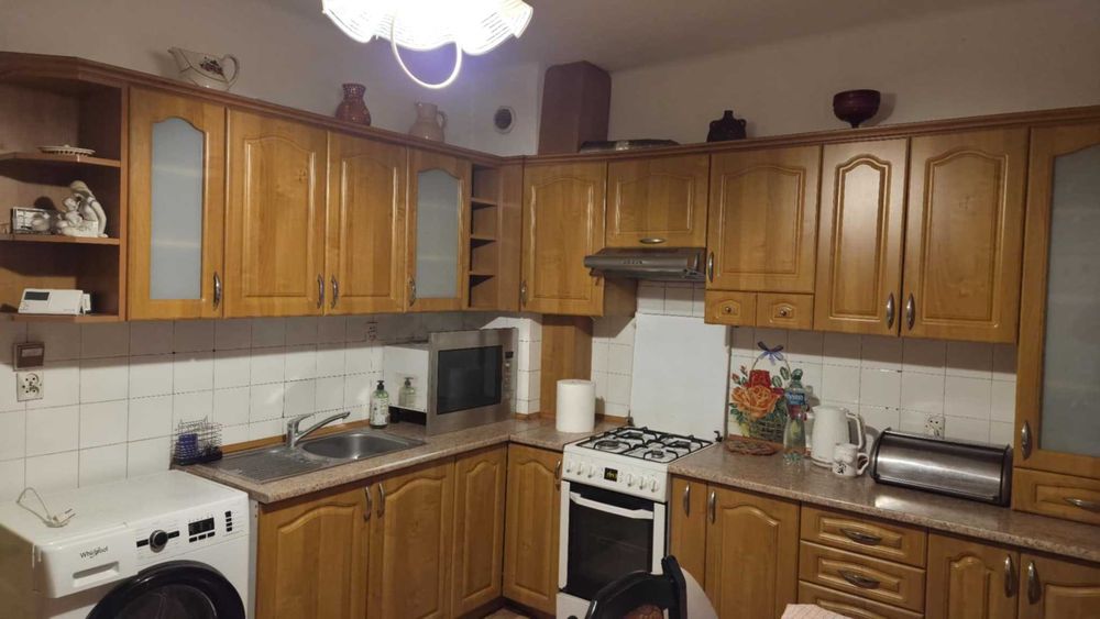 Dom piętrowy w dobrej okolicy