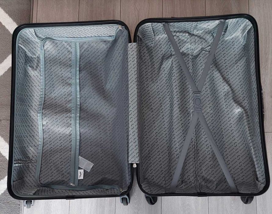 DUŻA WALIZKA TURYSTYCZNA na kółkach do samolotu