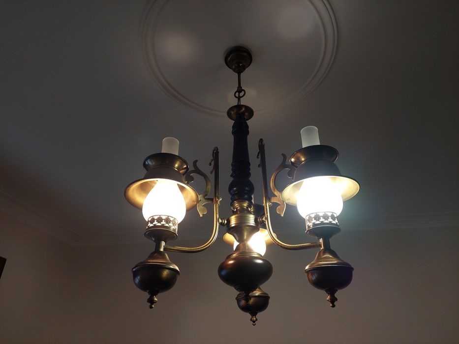 Lisboa - Lustre ou candeeiro em estado de novo