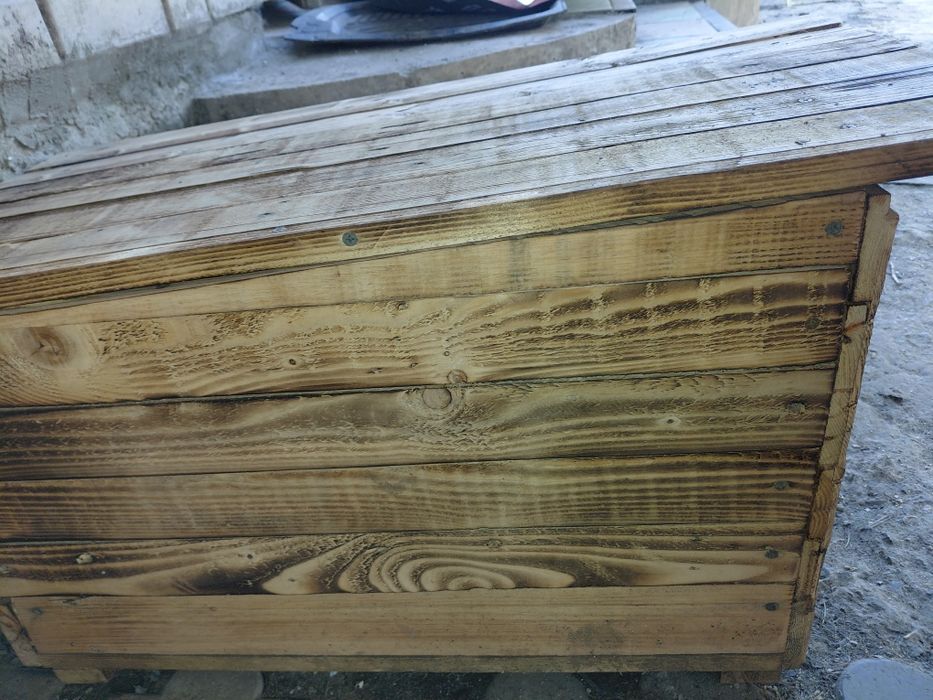 Собача дерев'яна будка