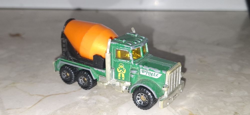 Resorak Matchbox PETERBILT 1981 rok