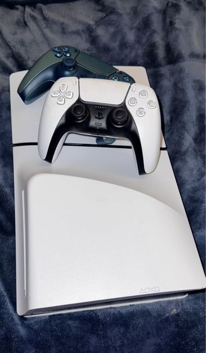 PlayStation 5 825g