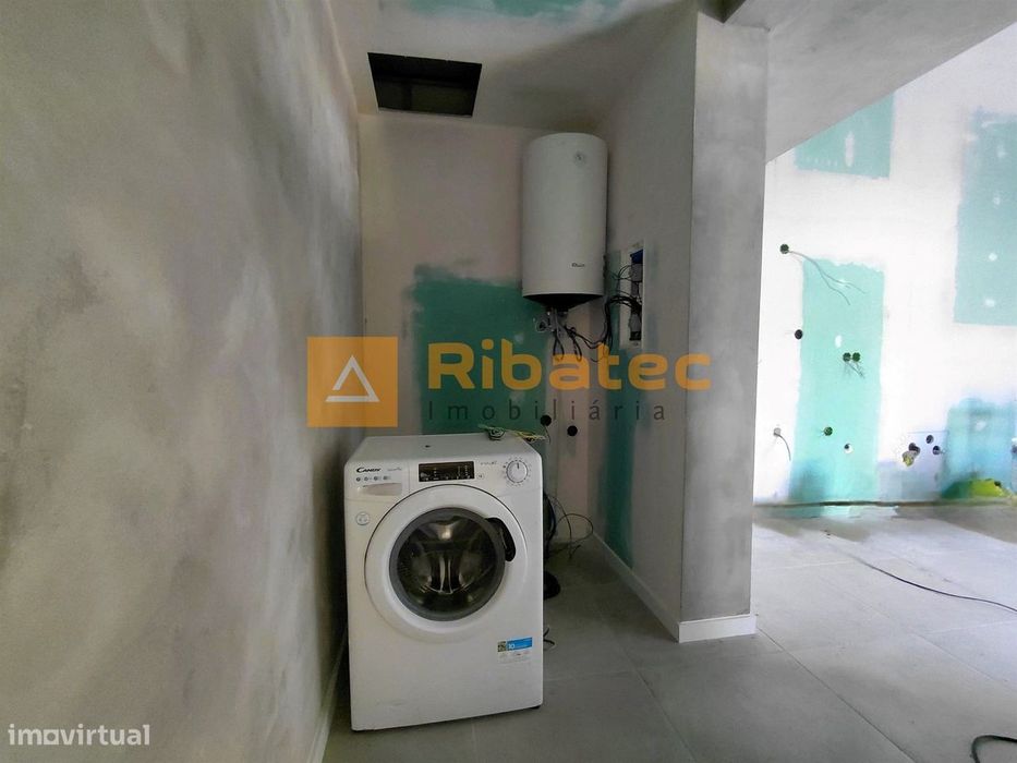 Moradia T2 remodelada com terreno na Fajarda
