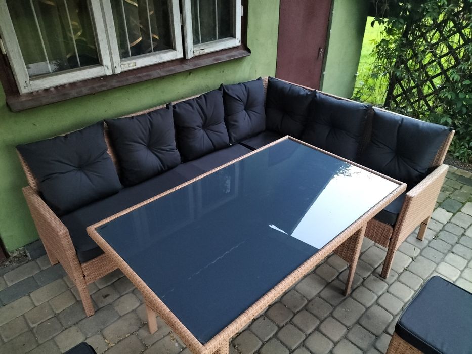 Zestaw mebli ogrodowych tarasowych narożny+stół i trzy pufki