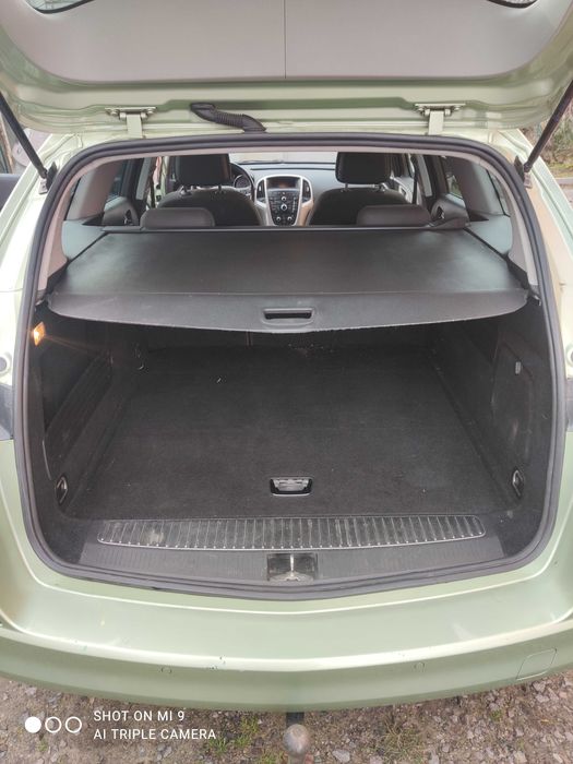 ПРОДАМ Опель Астра J 2011 года