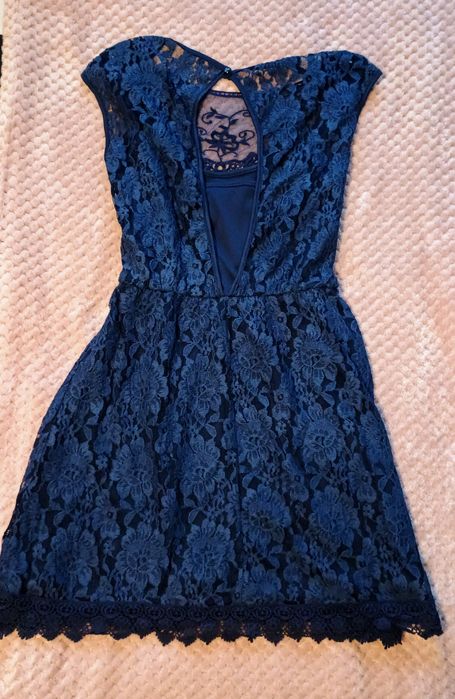 Piękna granatowa sukienka marki Sequin Hearts