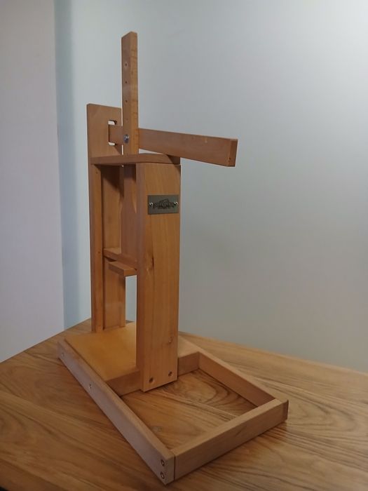 Duża prasa do serów