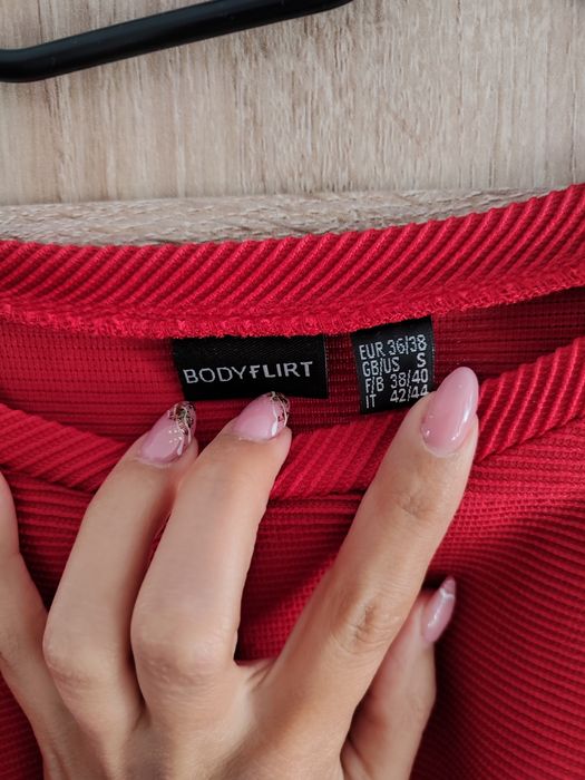 Czerwona sukienka oversize na różne okazje