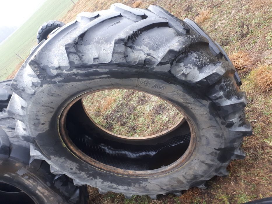 Ładna opona STOMIL OLSZTYN AN 25 520/70 R - 34 RADIAL Cała i Zdrowa