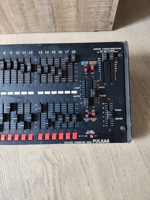 Світловий DMX пульт Pulsar Dipless Crossfade Desk