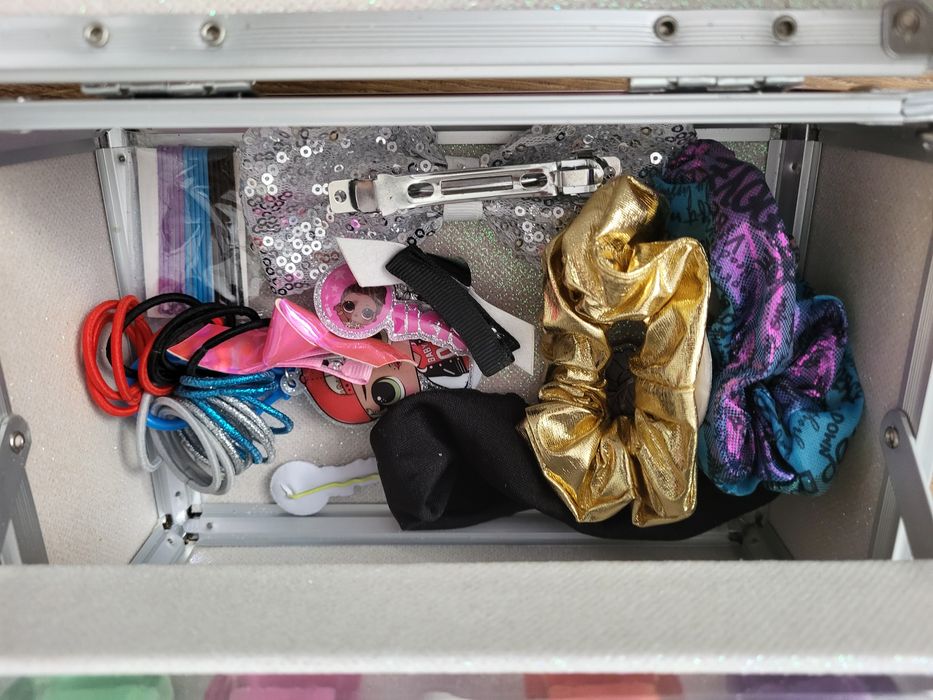 Kuferek lol surprise z kosmetykami nowy.