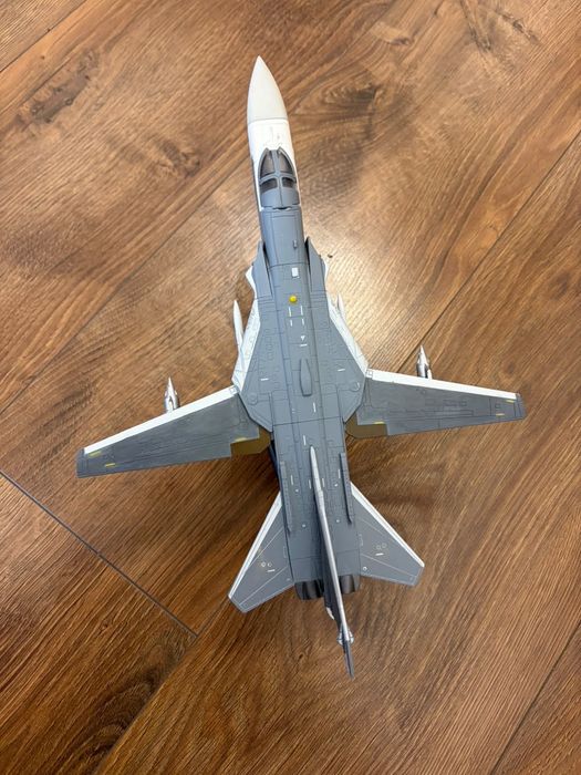 Літак винищувач СУ24 ( без розпізнавальних знаків ) маштаб 1:72