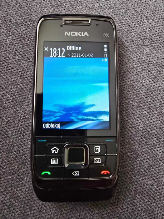 Bardzo ładna Nokia E66 100% sprawna z oryginalną ładowarką!!