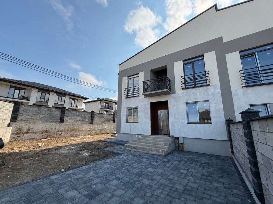 Продаж котеджів з міськими комунікаціями