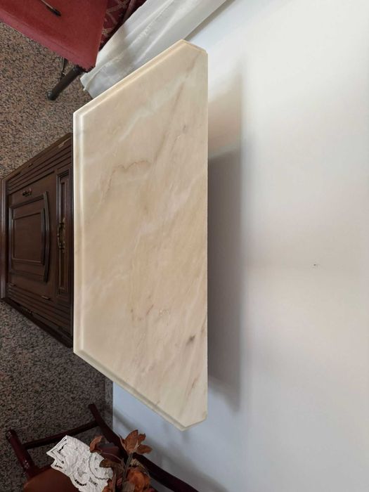 Conjunto de 1 espelho e 3 aparadores com a parte superior em mármore