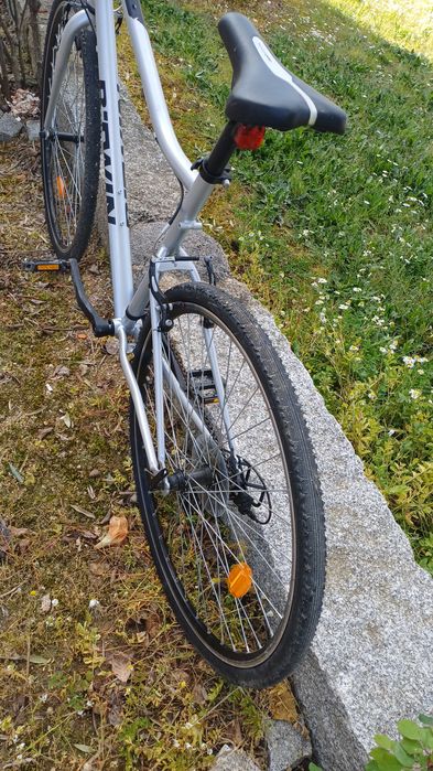 Bicicleta de cor cinza
