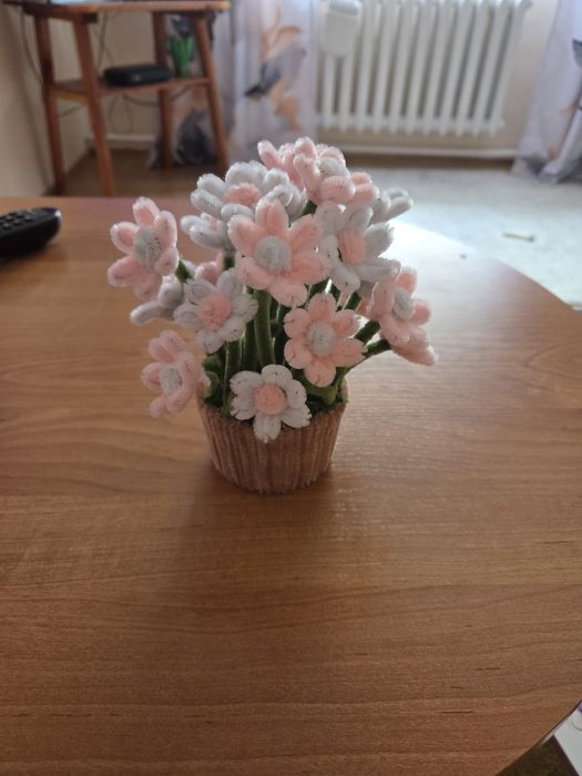 Kwiatki z drucików kreatywnych