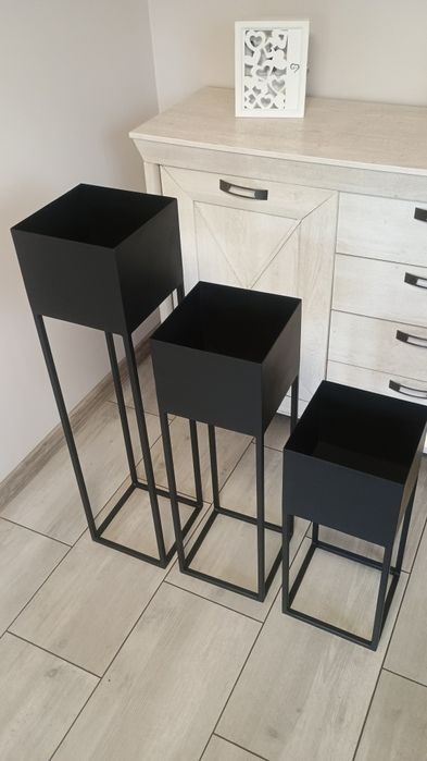 Kwietniki metalowe stojące