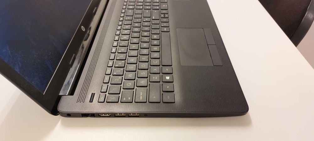 HP 15 - Core i5-8265U - 8 GB - SSD 256 GB QWERTY - Português