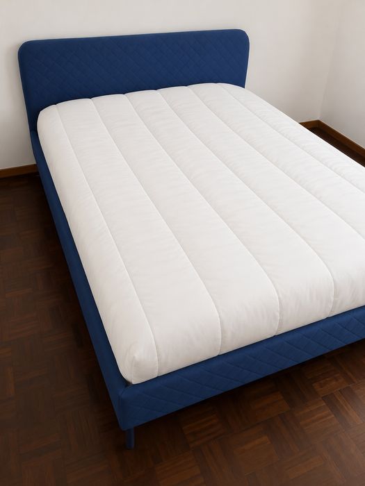 Cama de casal [como nova].