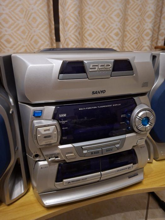 Aparelhagem Sanyo DC-S 700 (ler anúncio)