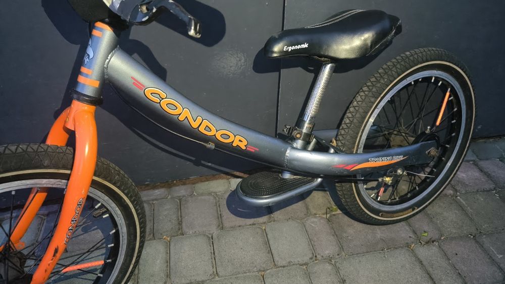 Продам беговел Condor