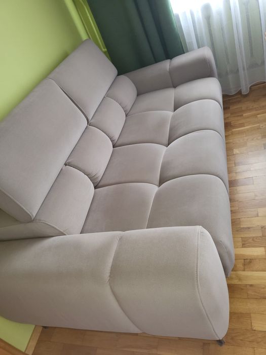 Sofa, pufa i dwa fotele