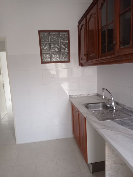 Aluga-se T1 - em Olival Basto