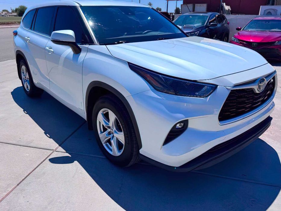 Toyota Highlander Hybrid      2022