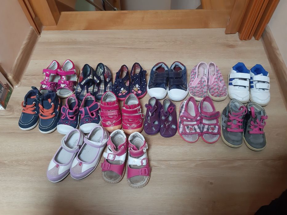 Zestaw bucików sandałki kapcie adidasy trampki balerinki